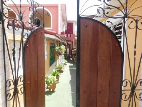 'Entrada principal' Casas particulares are an alternative to hotels in Cuba.